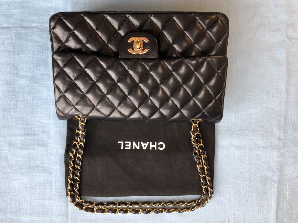 A Chanel quilted handbag