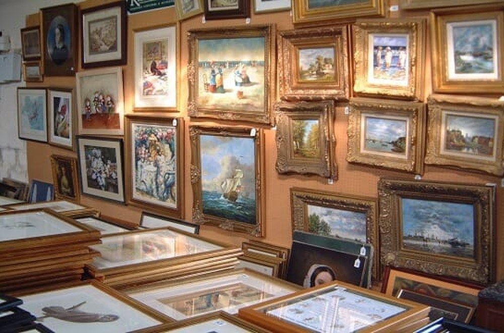 Pictures in the Kidson-Trigg saleroom